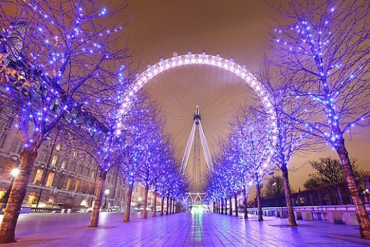 ILLUMINATIONS DE NOËL A TRAVERS LE MONDE